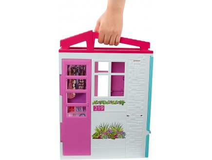 Barbie Maison transportable avec Piscine + 20 accessoires + 1 poupe mannequin - Mattel - FXG55